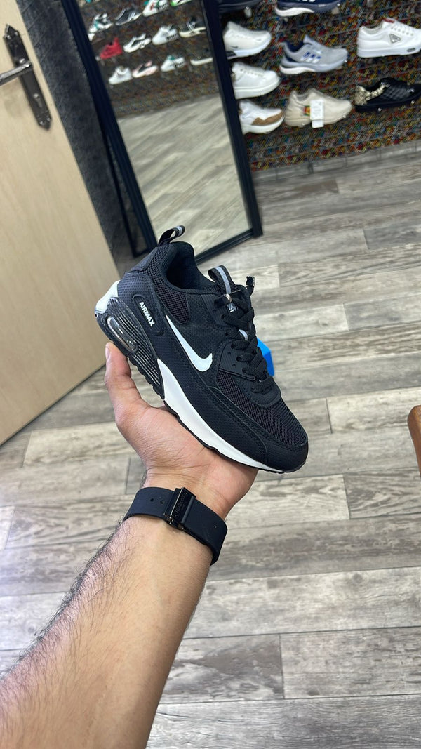 נעל NIKE לגברים